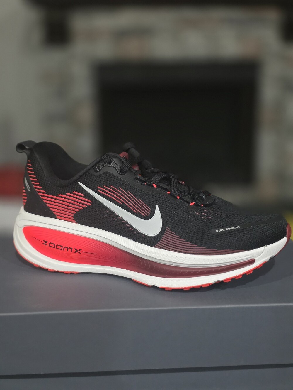 Nike Vomero 18 Black Bright Crimson Team Red Summit White NEW